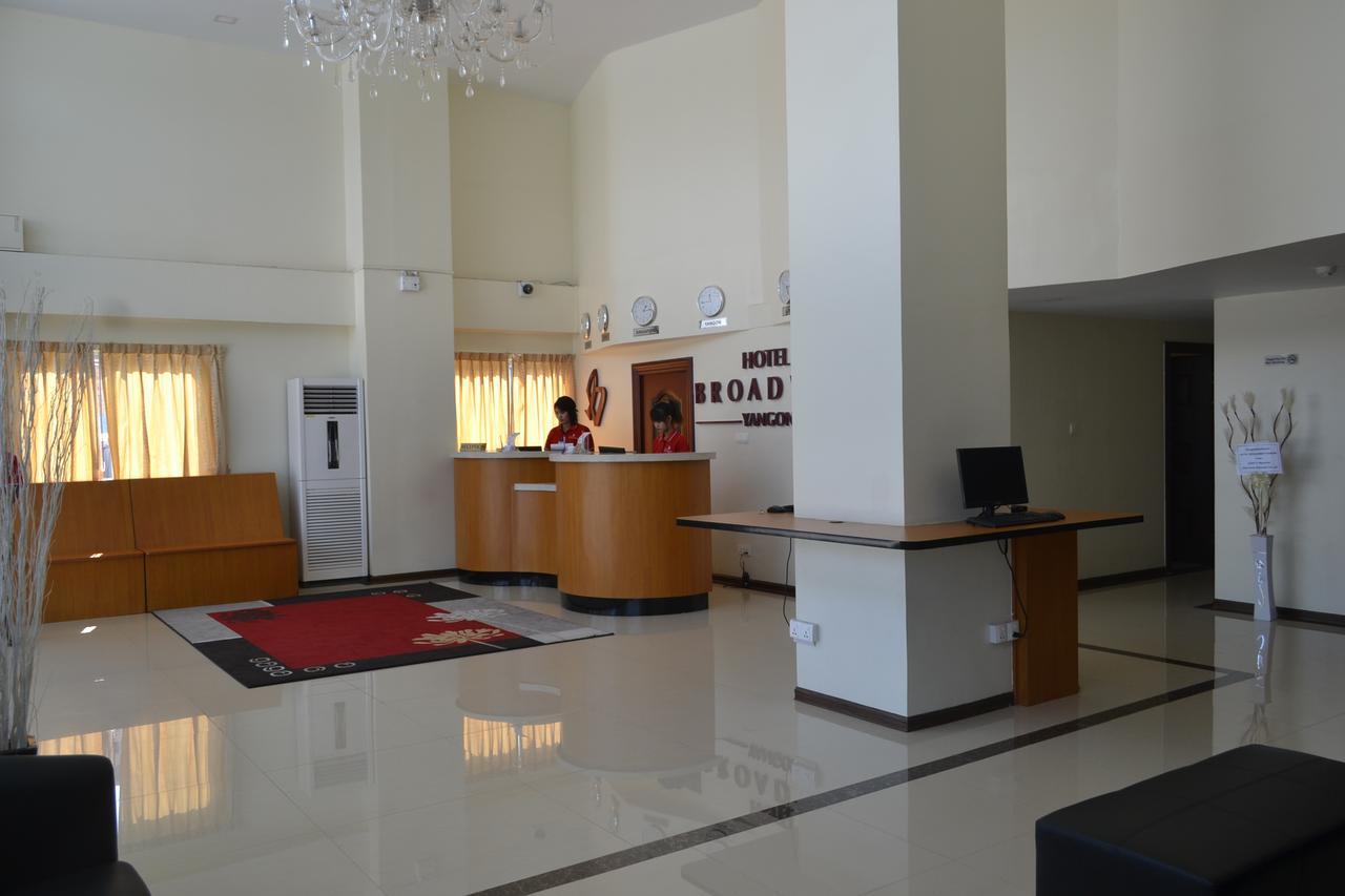 Hotel Broadway Янгон Екстер'єр фото