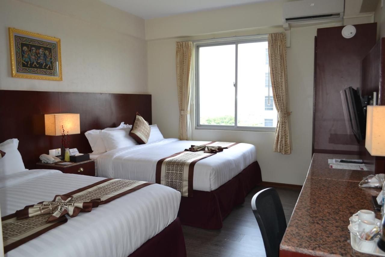 Hotel Broadway Янгон Екстер'єр фото