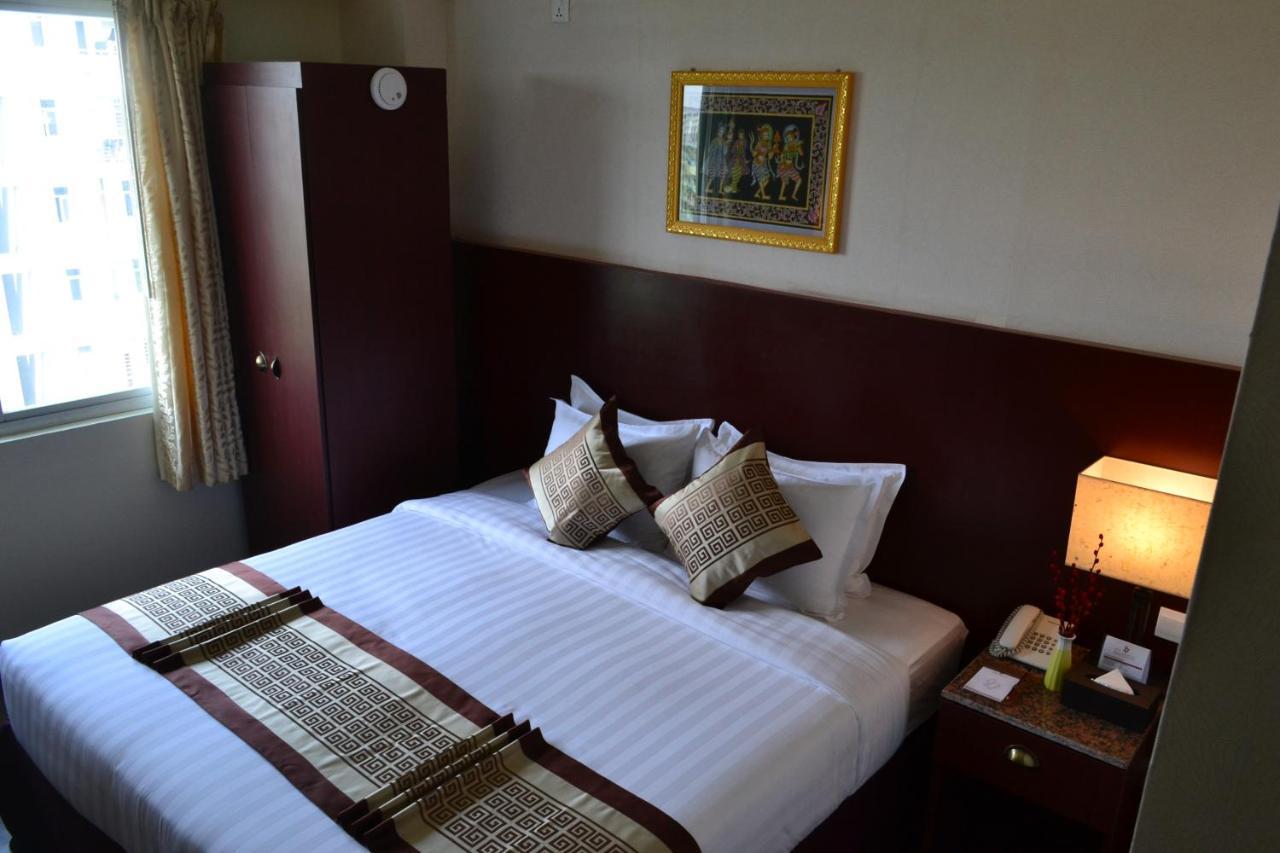 Hotel Broadway Янгон Екстер'єр фото