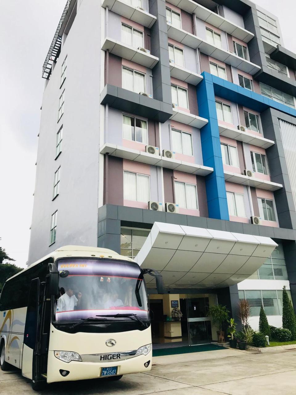 Hotel Broadway Янгон Екстер'єр фото