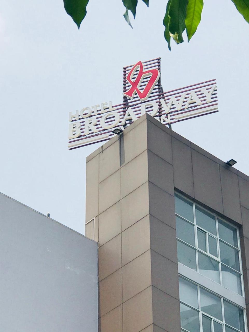Hotel Broadway Янгон Екстер'єр фото