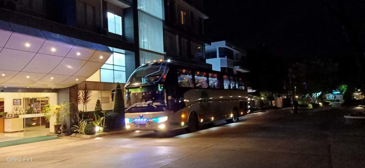 Hotel Broadway Янгон Екстер'єр фото