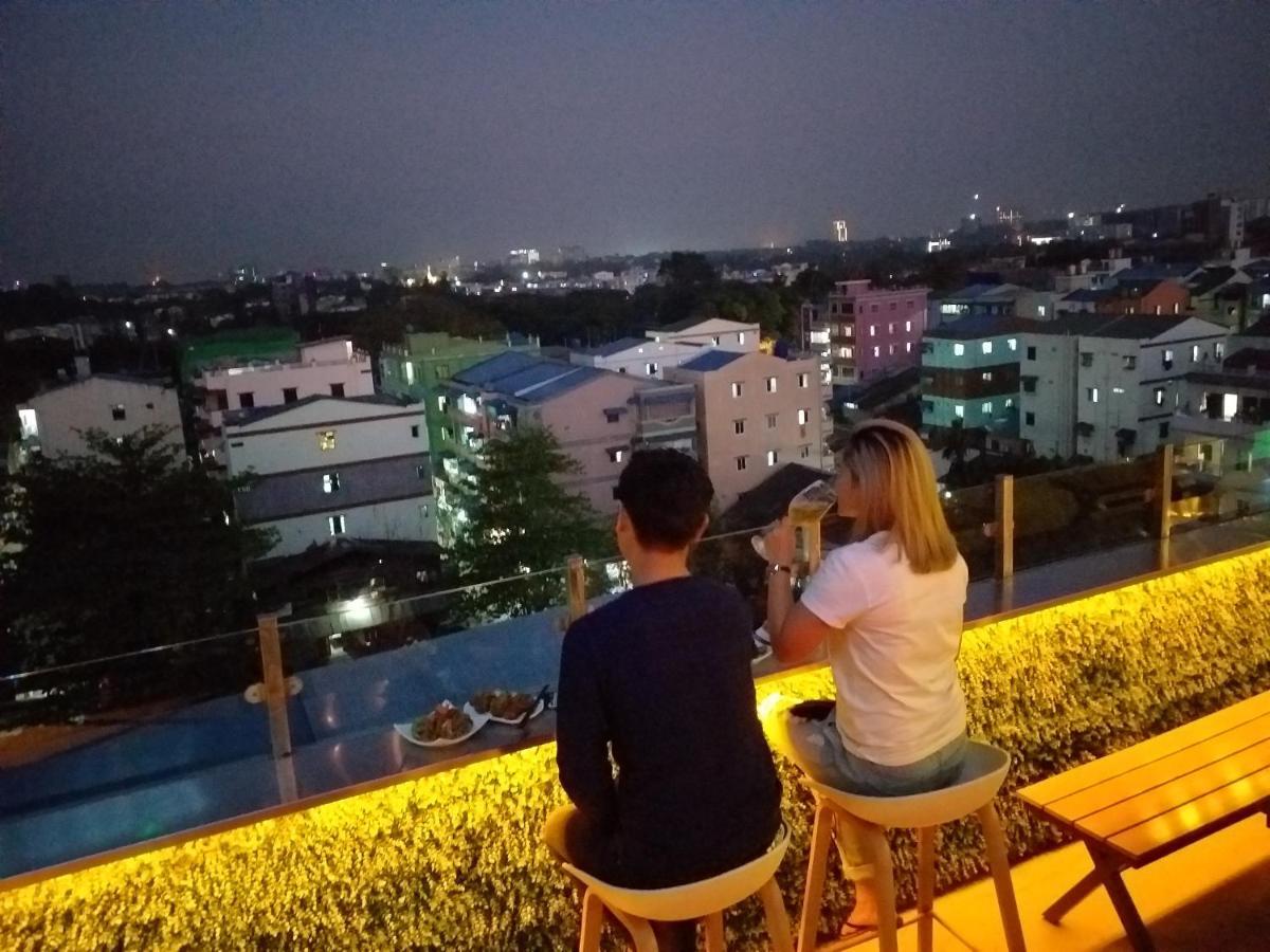 Hotel Broadway Янгон Екстер'єр фото